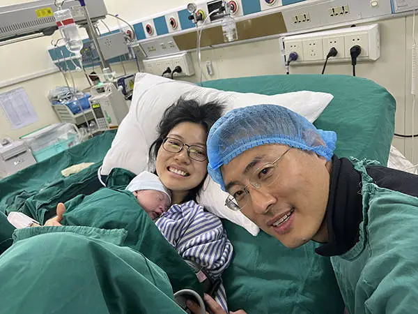 2025年首个元旦宝宝悦悦诞生，粉嘟嘟小脸惹人爱，妈妈期待教她古筝  第4张