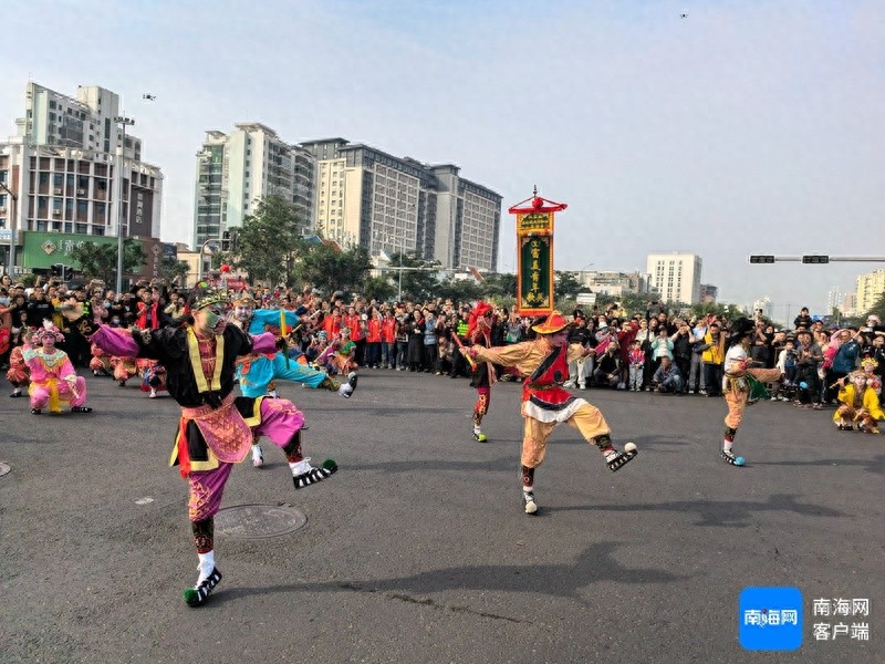 2025年海口海甸岛英歌舞巡游:白脸花须舞者燃爆新年,文化盛宴不容错过 第1张 2025年海口海甸岛英歌舞巡游:白脸花须舞者燃爆新年,文化盛宴不容错过 第1张