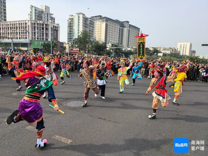 2025年海口海甸岛英歌舞巡游:白脸花须舞者燃爆新年,文化盛宴不容错过 第3张 2025年海口海甸岛英歌舞巡游:白脸花须舞者燃爆新年,文化盛宴不容错过 第3张