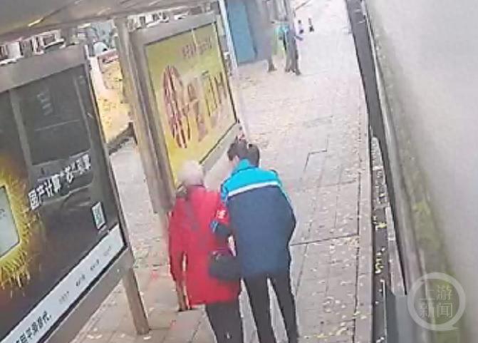 暖心故事：重庆公交司机朱玲如何在新年前夕帮助走失老婆婆与家人团聚