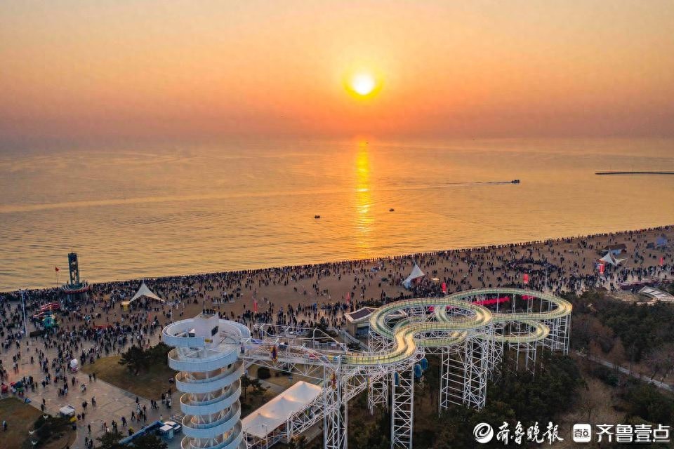 2025年元旦，日照万平口海滨3.9万人共迎新年第一缕阳光，你准备好了吗？
