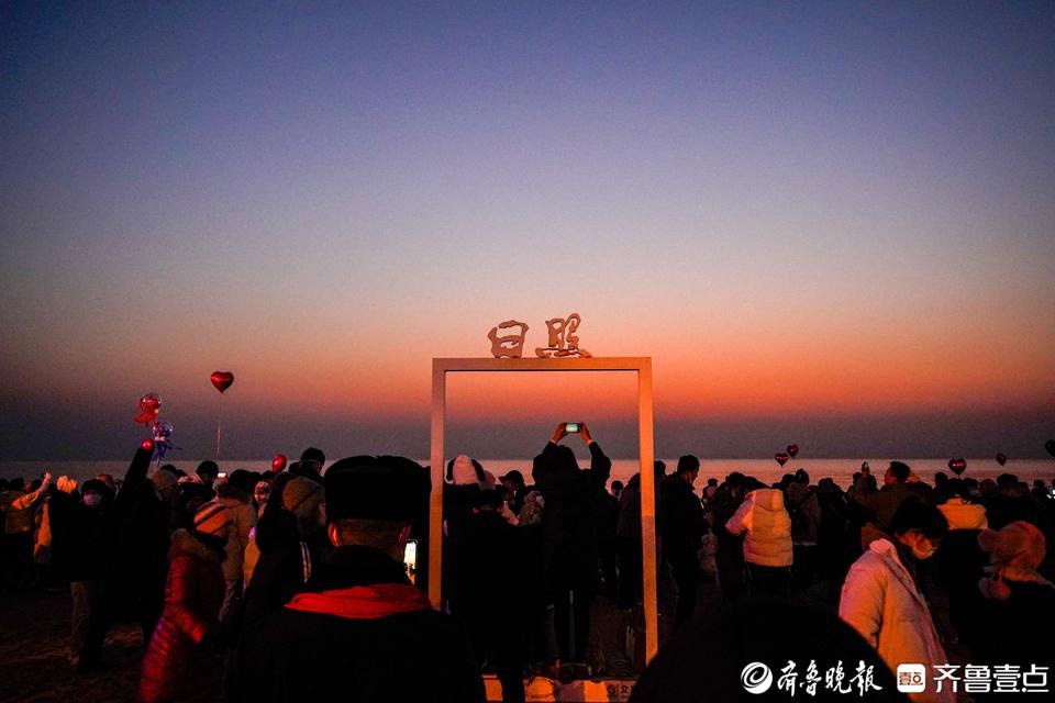 2025年元旦，日照万平口海滨3.9万人共迎新年第一缕阳光，你准备好了吗？  第5张