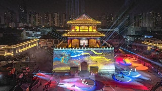 2024年天津鼓楼跨年盛典：3D裸眼灯光秀与京剧红鬃烈马共迎新年，不容错过的文化盛宴  第1张