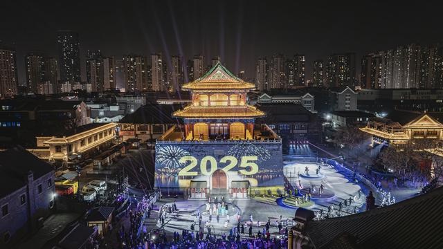 2024年天津鼓楼跨年盛典：3D裸眼灯光秀与京剧红鬃烈马共迎新年，不容错过的文化盛宴  第3张