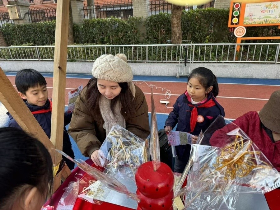 虹口区第三中心小学：悦迎金蛇年，悦享成长季，让孩子们在传统手工艺中感受浓浓年味  第1张