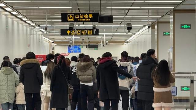 太原地铁2号线跨年夜创纪录！25.25万人次客流背后的秘密揭晓  第3张