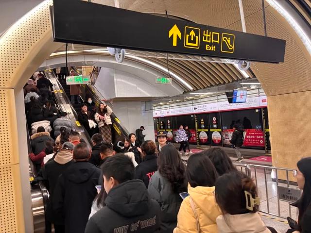 太原地铁2号线跨年夜创纪录！25.25万人次客流背后的秘密揭晓  第5张