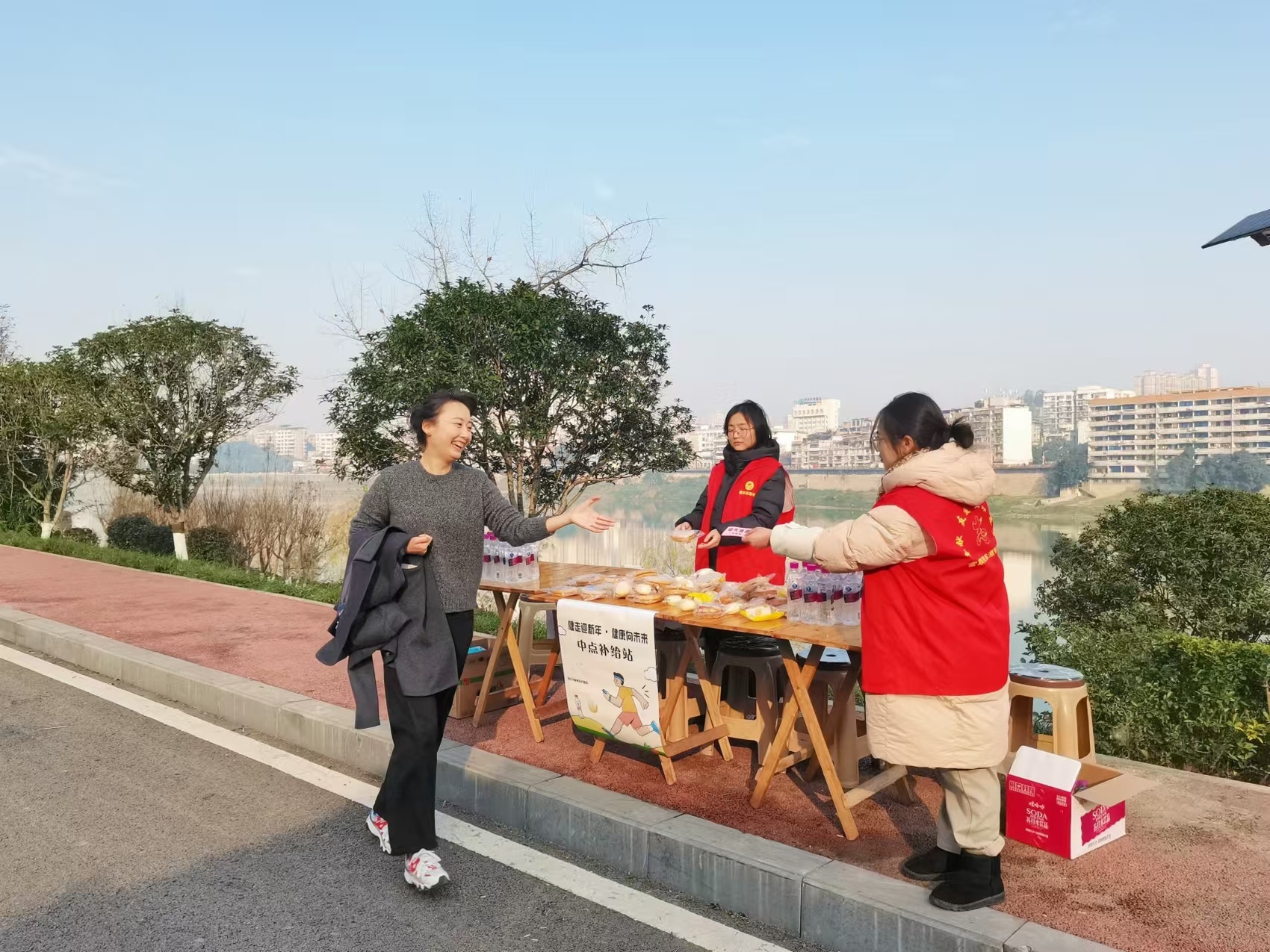 100余名干部职工竞走迎新年，3.6公里健康之旅点燃冬日激情  第4张