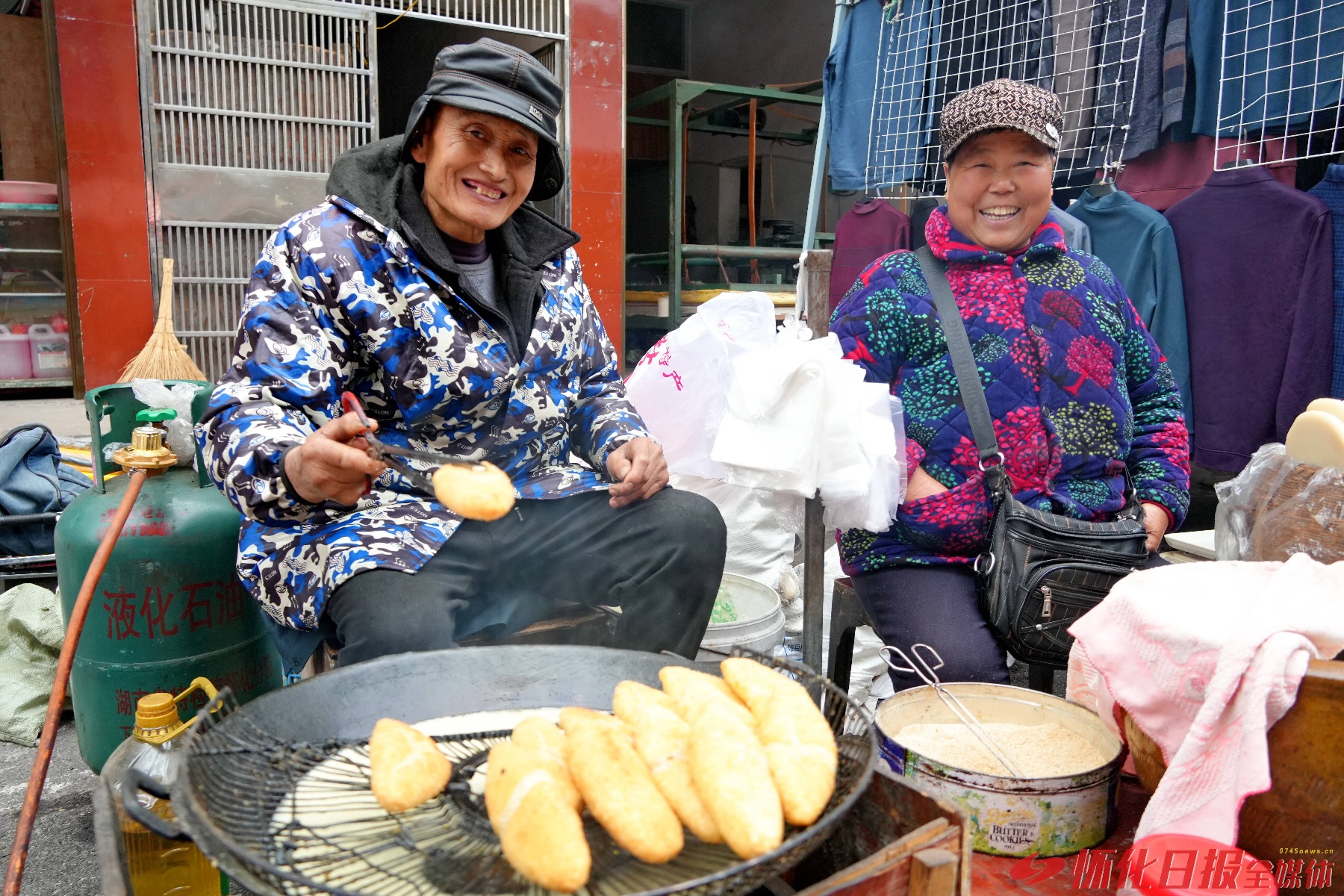 怀旧与现实的碰撞：败泥冲村赶集，重温儿时记忆的温情画面  第3张