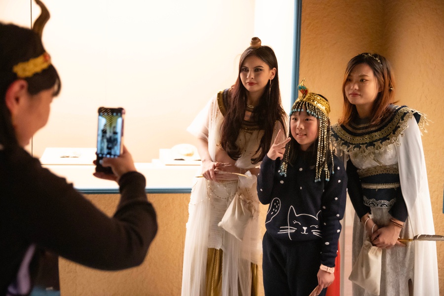2024跨年夜，上海博物馆上演古埃及奇妙夜：木乃伊与埃及艳后的惊艳亮相  第11张