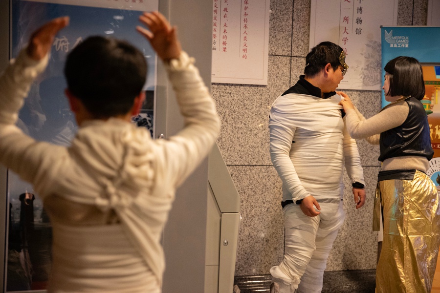 2024跨年夜，上海博物馆上演古埃及奇妙夜：木乃伊与埃及艳后的惊艳亮相  第3张