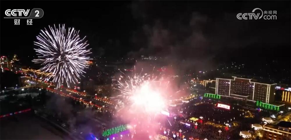 2025年重庆长寿区迎春灯饰亮灯，绚丽灯光点亮城市夜空，你绝对不能错过的视觉盛宴  第2张