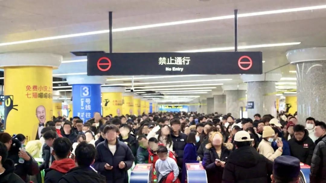 青岛地铁跨年夜延时运营21小时35分钟，14万名乘客平安返程的幕后故事
