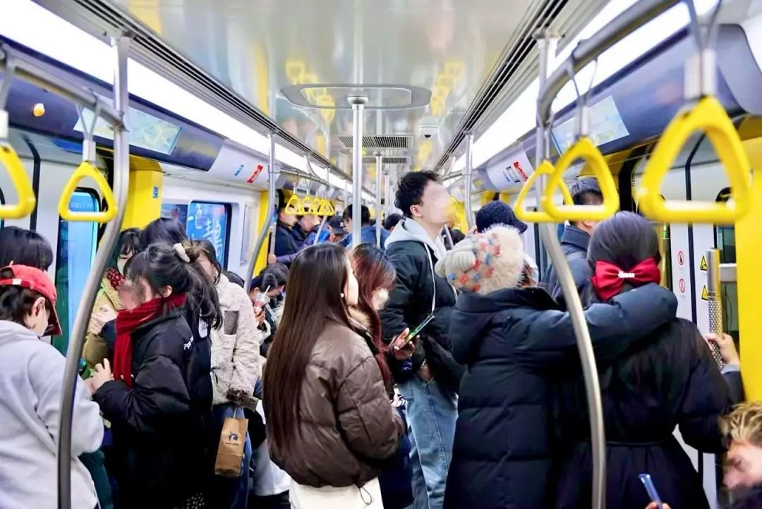 青岛地铁跨年夜延时运营21小时35分钟，14万名乘客平安返程的幕后故事  第3张