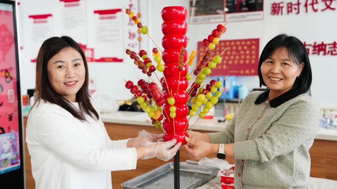 额尔古纳市庆元旦：指尖上的新年，传统剪纸艺术温暖邻里心  第2张