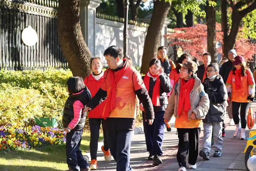 2025年上海长宁元旦迎新健身活动：两千余人共襄盛举，绿色骑行与徒步游引领新年新风尚  第3张