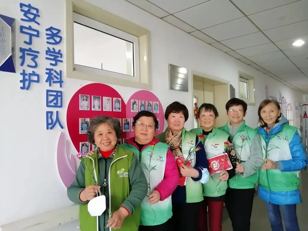 87岁小芳奶奶的周四之约：安宁病房里的癌康志愿者如何点亮夕阳红？  第5张