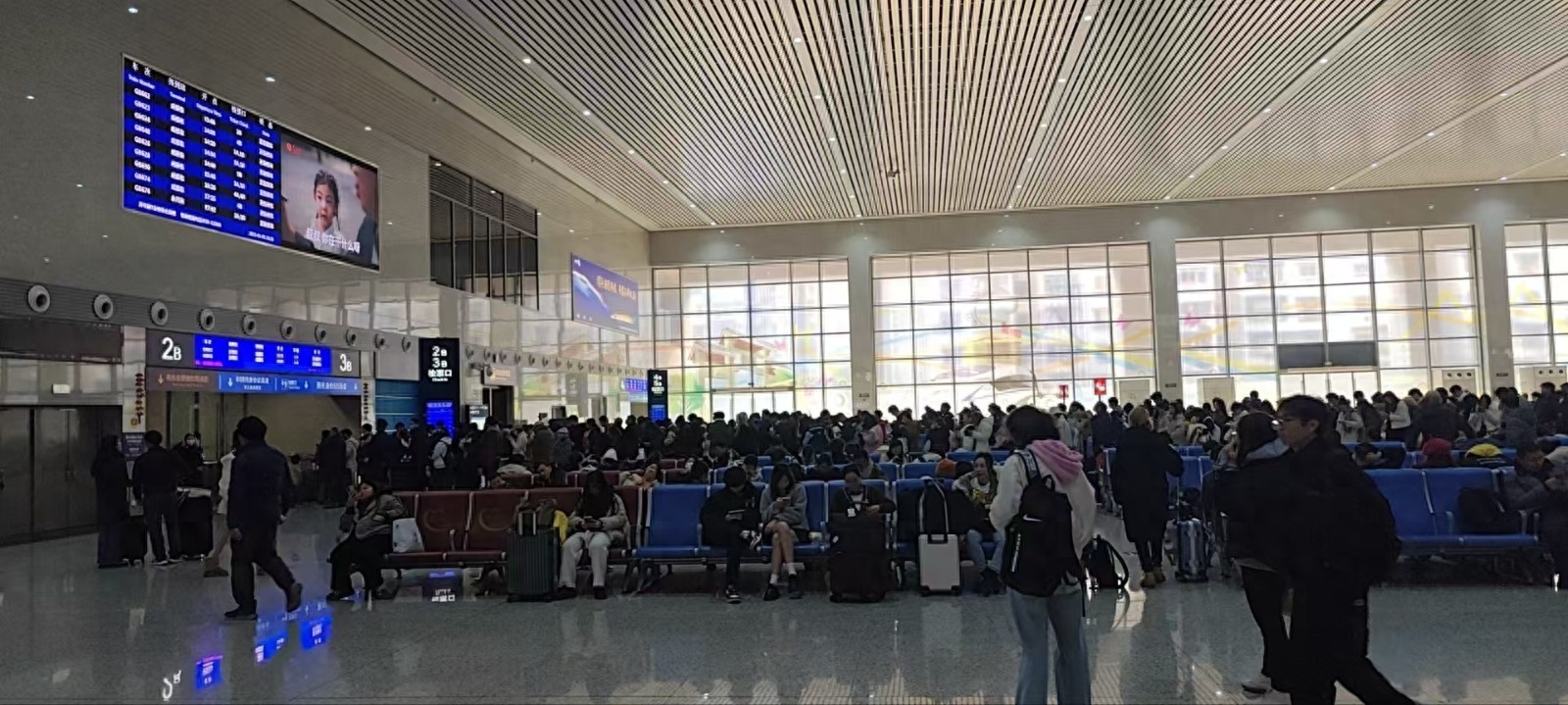 2025元旦出行新选择：13趟复兴号智能动车组，体验前所未有的舒适与便捷