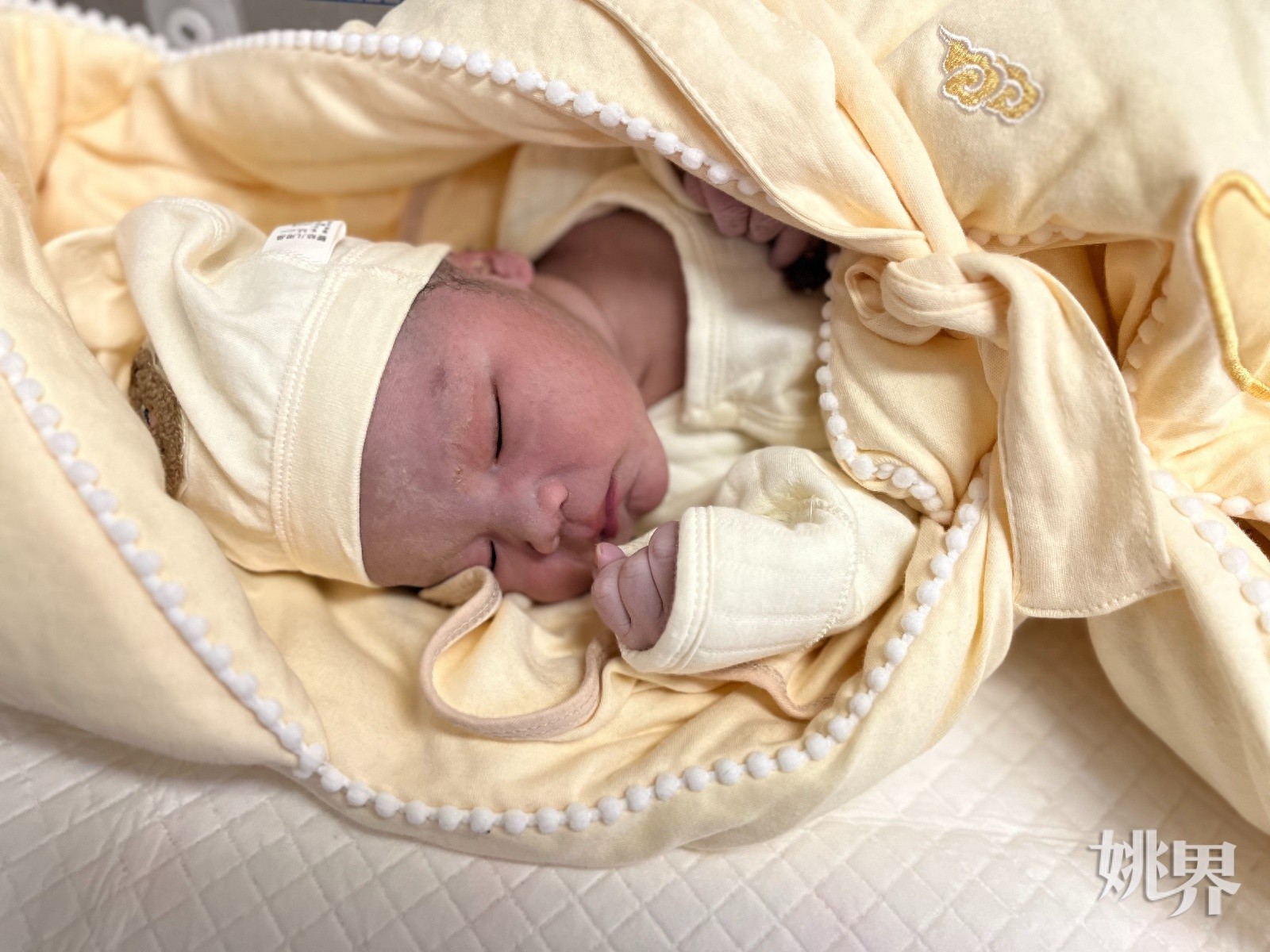 2025年元旦凌晨，我市迎来首个‘元旦宝宝’，母子平安，儿女双全梦想成真