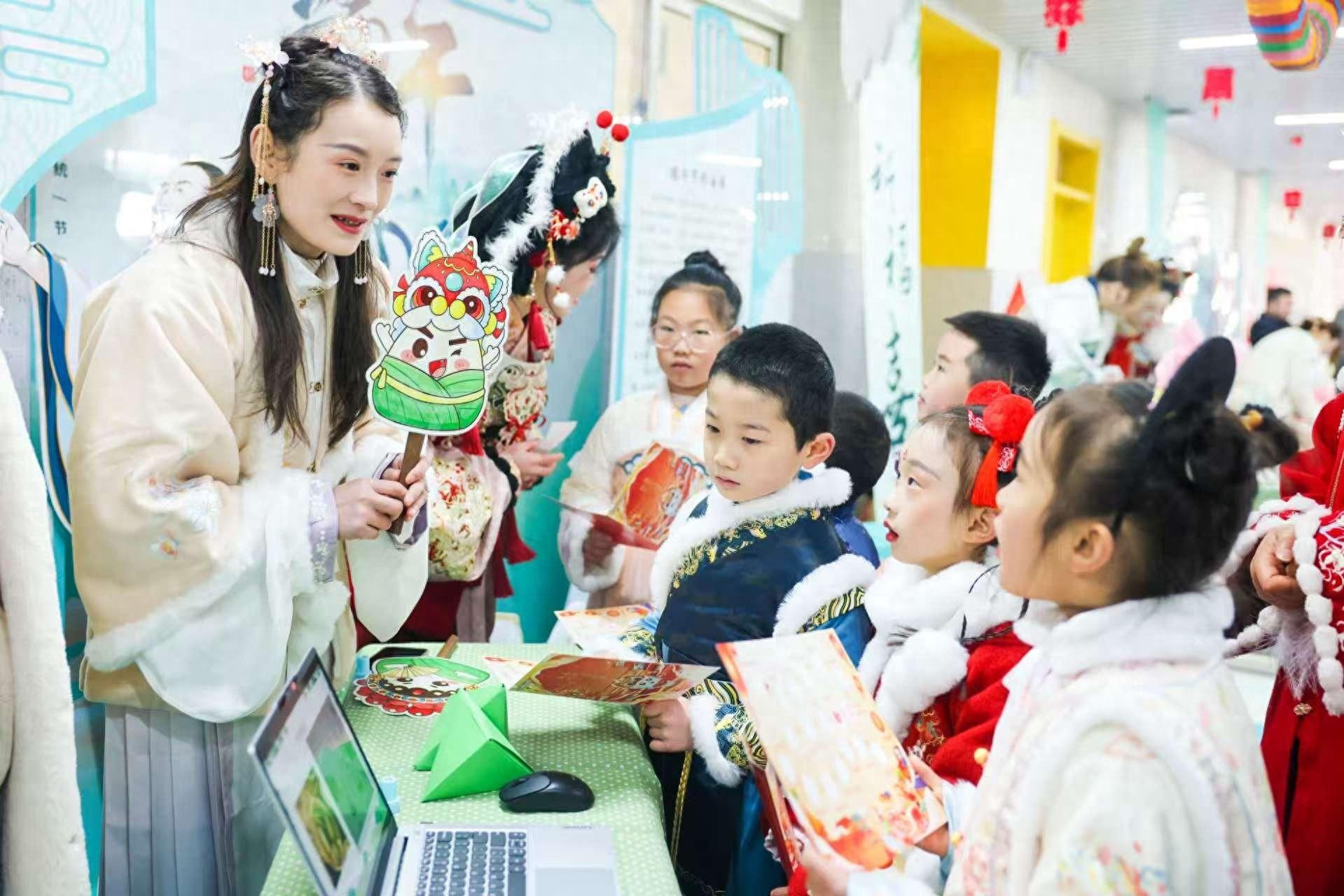 2024年蓝田县华胥小学学生乐评嘉年华：传统与学科融合的独特魅力，点亮孩子们的未来之路  第1张