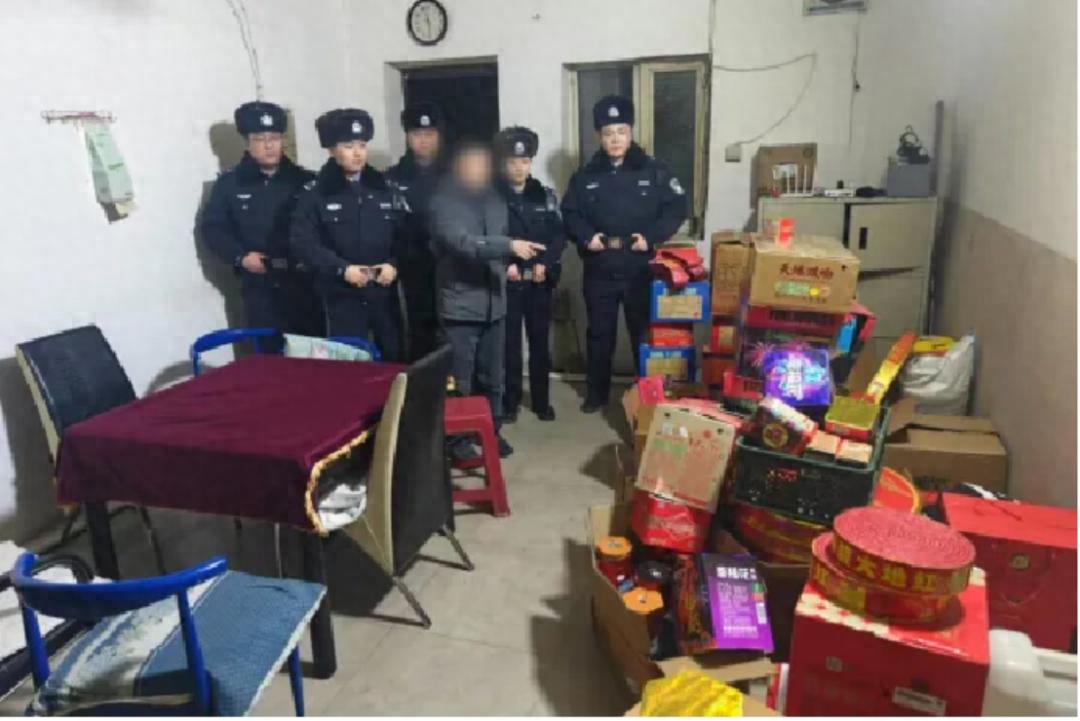 哈尔滨警方雷霆出击，300余件非法烟花爆竹被查获，亚冬会安全有保障