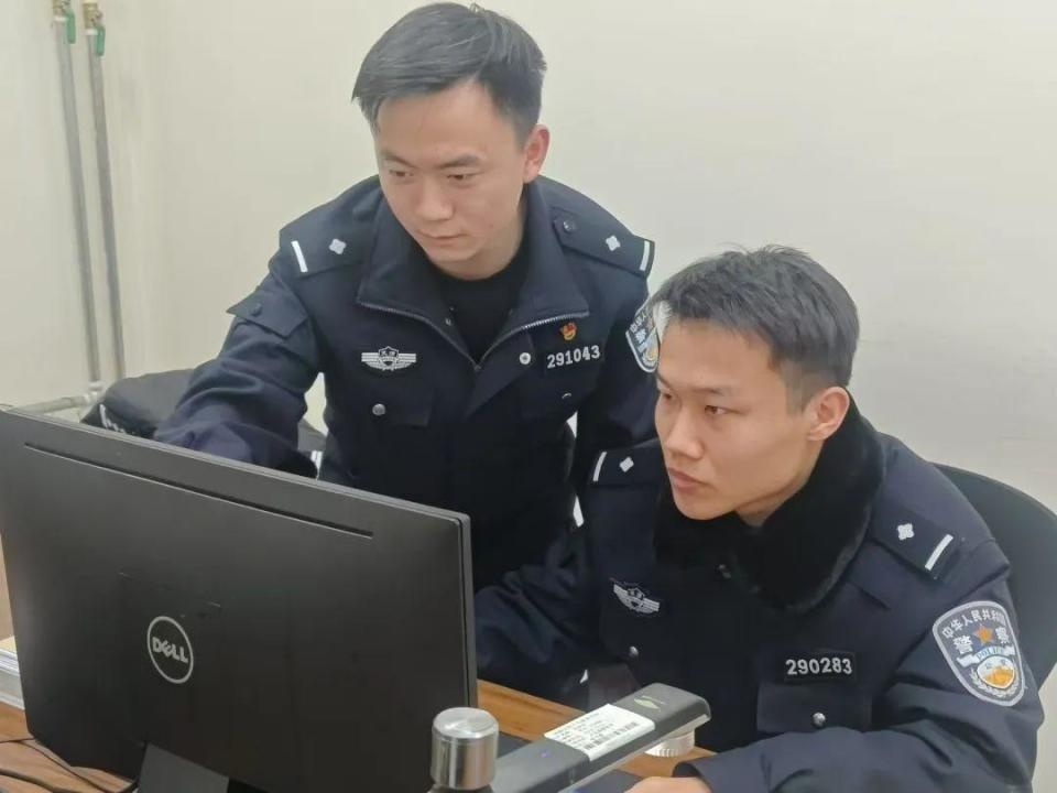 2025跨年夜，当全城欢庆时，这些藏蓝身影为何在风雪中疾驰？  第5张