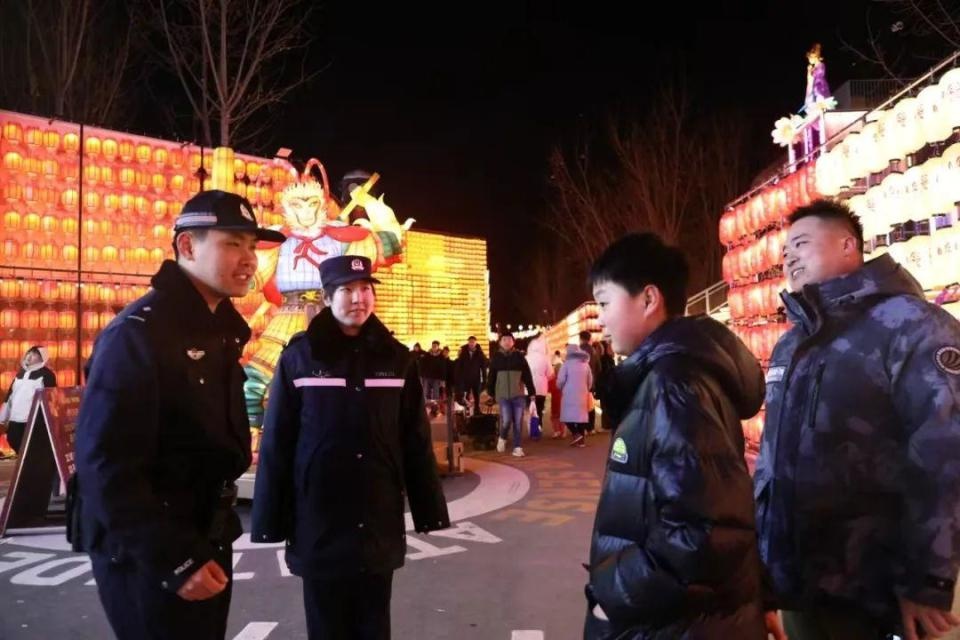 2025跨年夜，当全城欢庆时，这些藏蓝身影为何在风雪中疾驰？  第7张