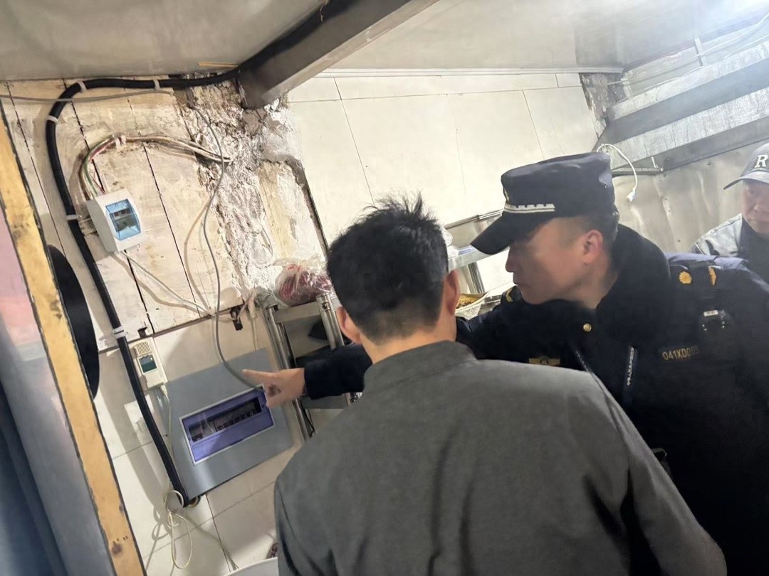 元旦蓝厨房行动：湖州月河中队如何解决餐饮业油烟污染难题？  第1张