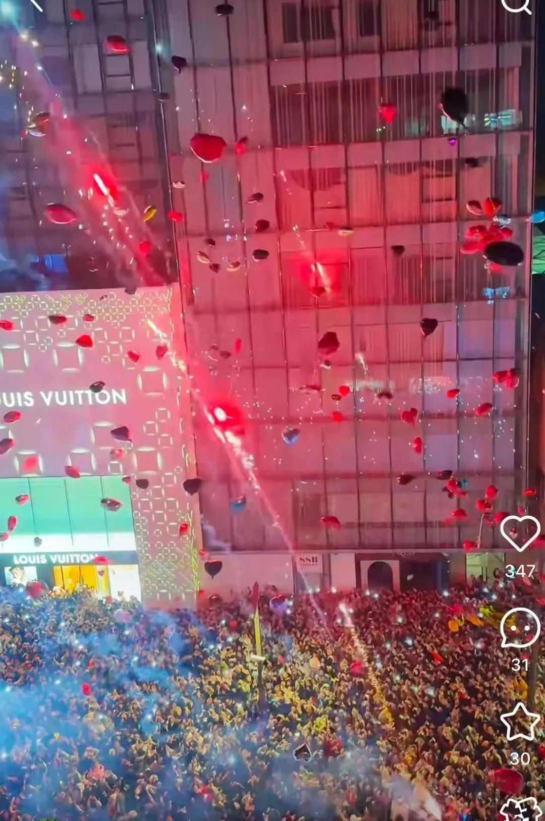 惊险瞬间！杭州跨年夜男子点燃烟花喷射气球，77万气球险酿大祸  第3张