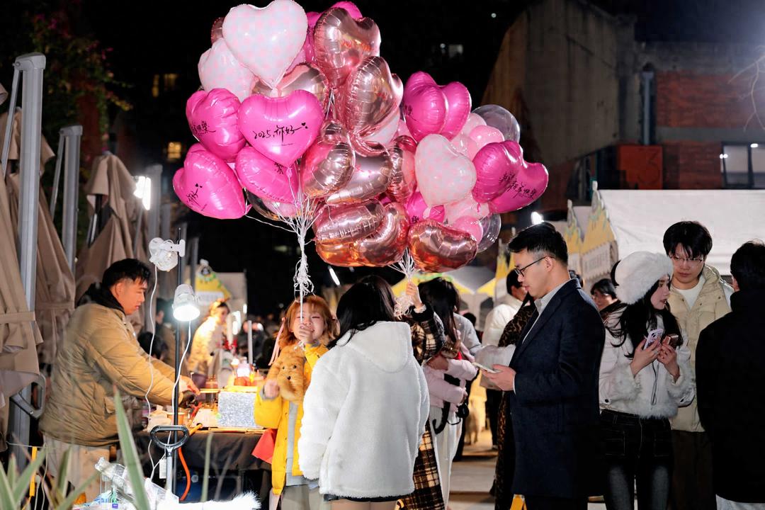 成都仙市跨年盛宴：二仙IP引领非遗与现代潮流完美融合，你不可错过的文化创意之旅  第1张