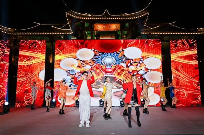 2025流行金曲跨年晚会：从怀旧金曲到星辰大海，五大篇章带你共赴视听盛宴  第3张