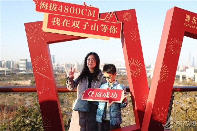 2025年元旦，上海世博文化公园双子山登高迎新，你准备好迎接这场视觉盛宴了吗？