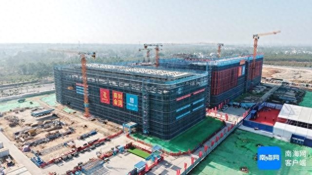 儋州润泽自贸港国际信息港A-1智算中心封顶，万亿级大模型训练迎来新里程碑