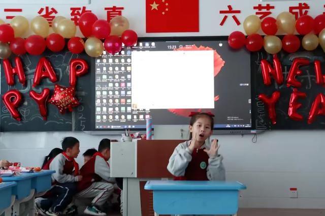 滨城区逸夫小学2022级7班师生共庆元旦，校长杨艺祥送上新年第一缕温情  第10张