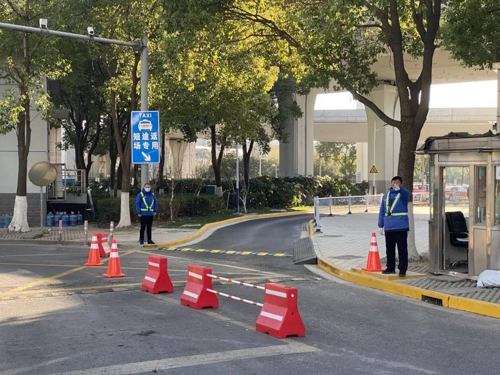 2025年元旦，上海虹桥枢纽出租车短途模式首日运营，乘客和司机都说了什么？