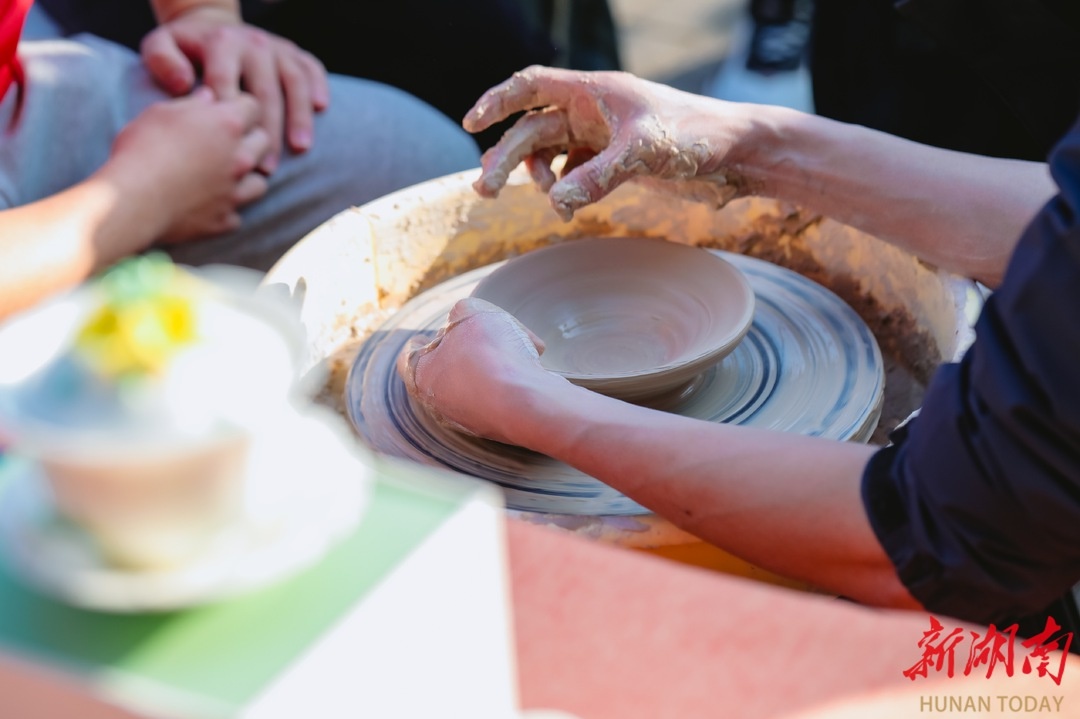 长沙非遗跨年盛宴：橘子洲上，茶艺、面塑、糖画等湖南非遗与市民共迎新年  第3张