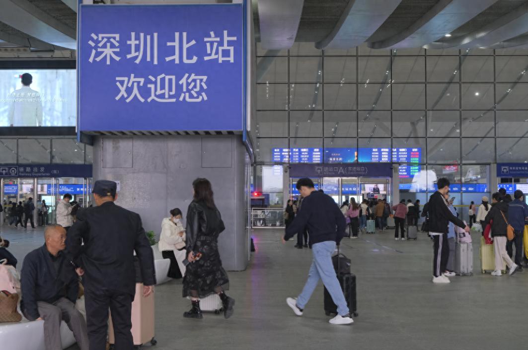 2025元旦深圳北站大揭秘：36.3万人次如何高效出行？