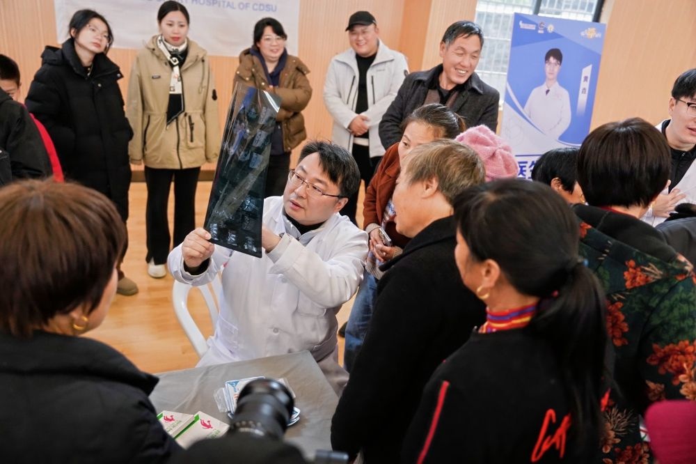 2024年12月31日，浙江江山启动‘登高望远·健康启航’体育科普中国行，全面提升公众健康意识  第3张