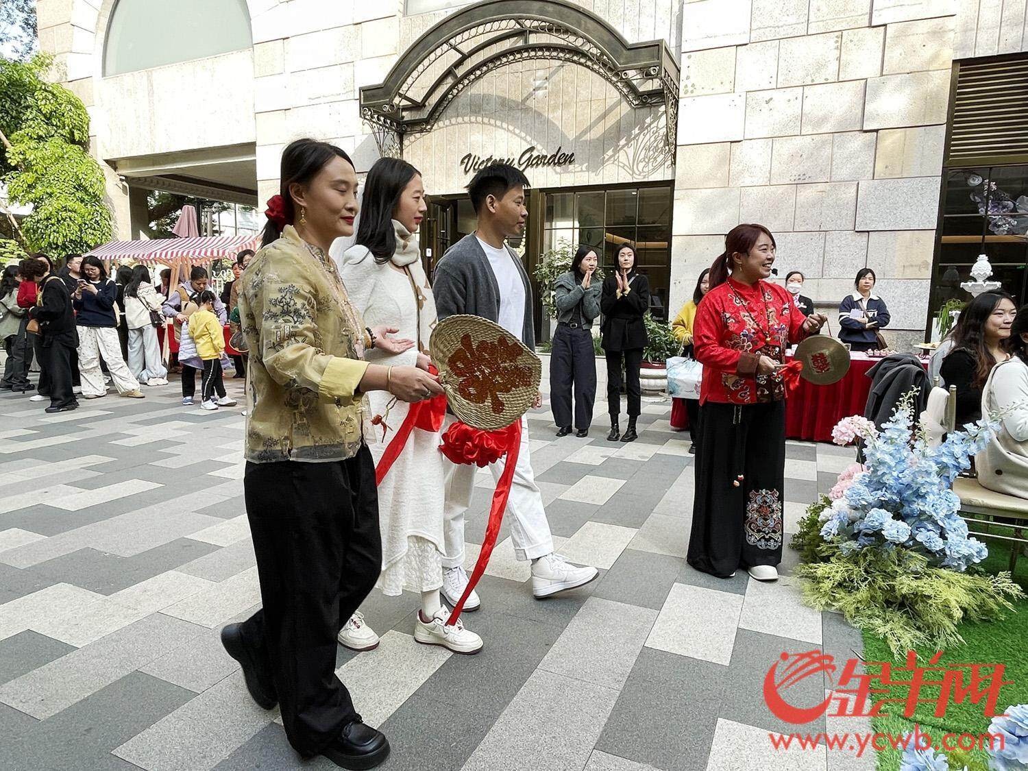 2025年广州荔湾区首场花园式集体婚礼，6对新人体验广府婚礼习俗  第2张