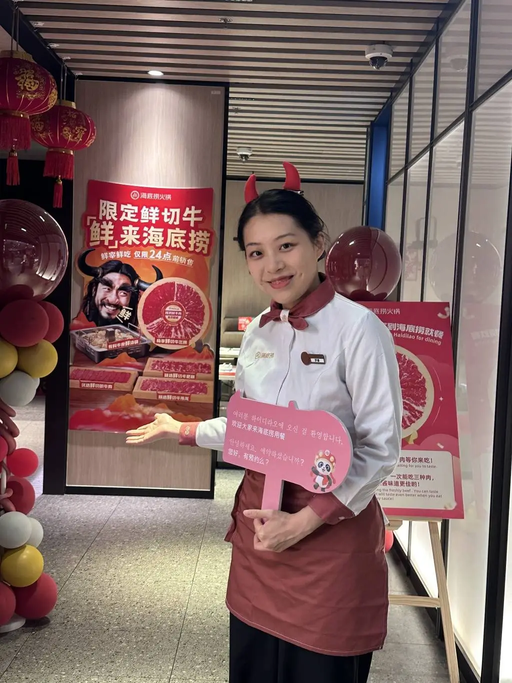从韩国到上海，她如何接住韩流热潮？揭秘海底捞店长助理的春节故事