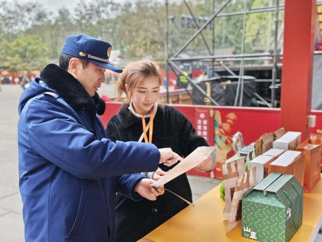 大年初三，消防员如何在人潮中守护你的安全？揭秘他们的日常