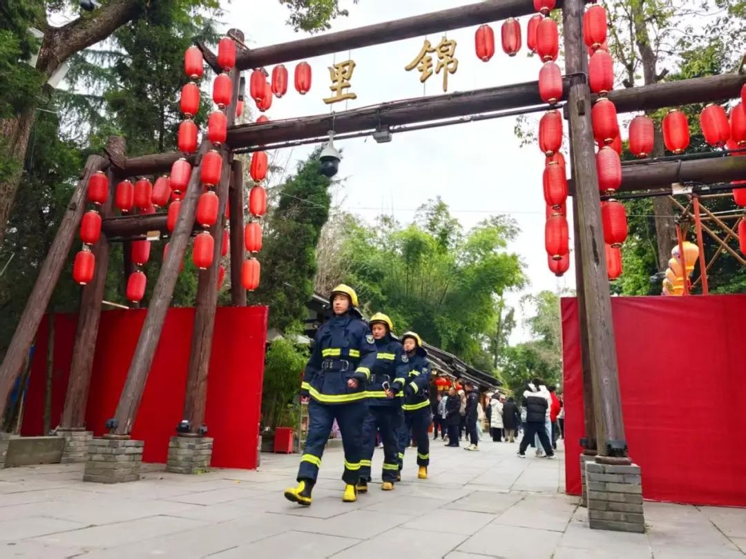 大年初三，消防员如何在人潮中守护你的安全？揭秘他们的日常  第3张