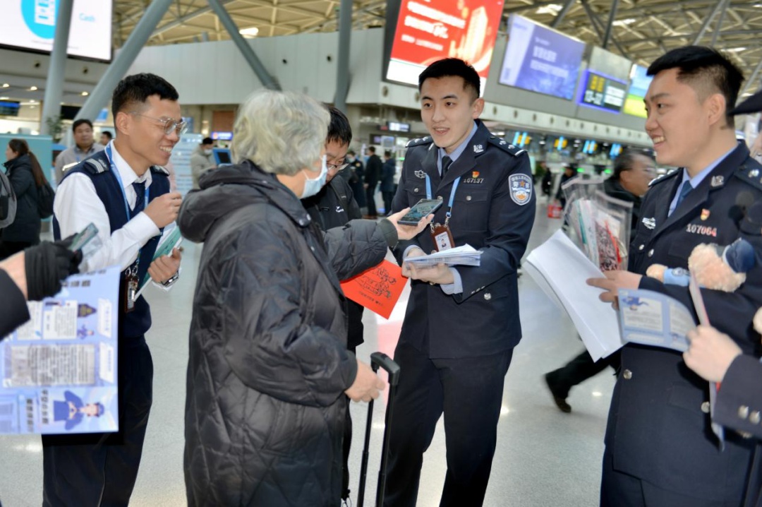 蛇年新春，机场警察如何用坚守诠释忠诚？揭秘他们的守护故事  第5张