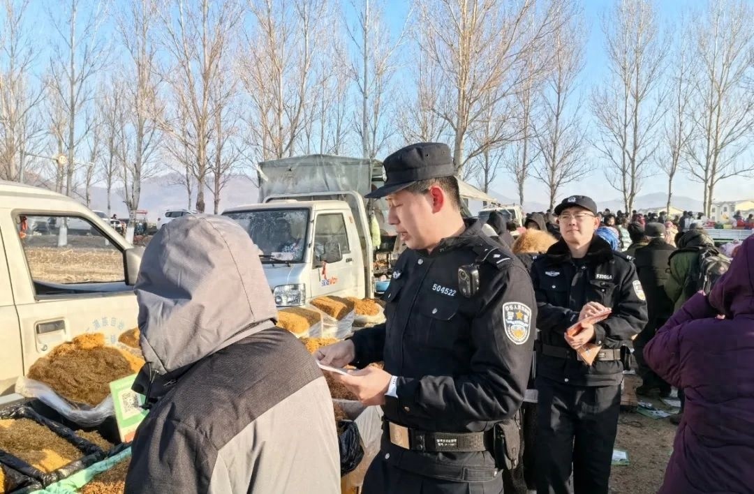警察蓝点亮春节红！华来派出所如何守护万家年味？