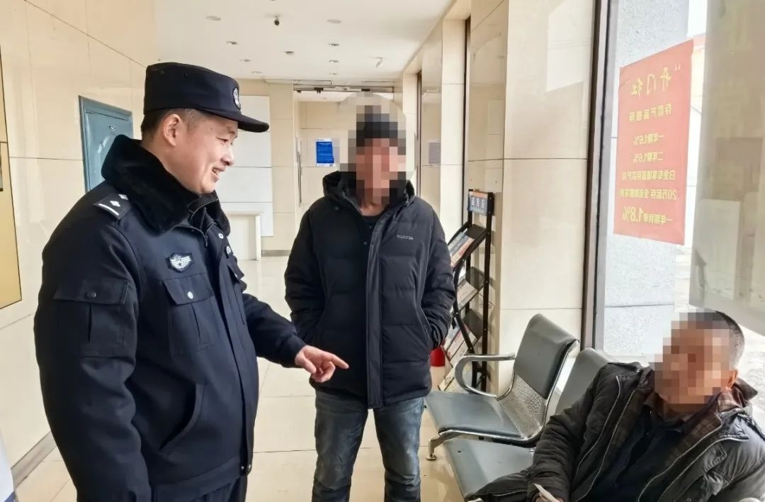 警察蓝点亮春节红！华来派出所如何守护万家年味？  第2张
