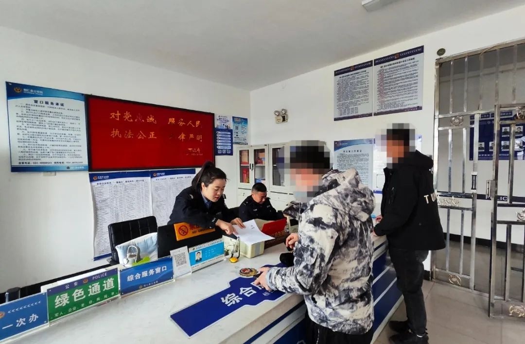 警察蓝点亮春节红！华来派出所如何守护万家年味？  第3张