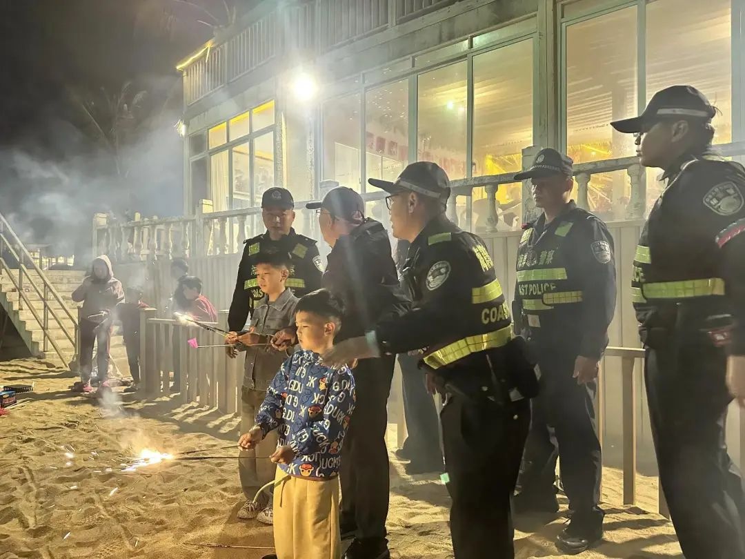 博鳌烟花秀近万人观赏，民警碎碎念咋织安全网?!  第2张