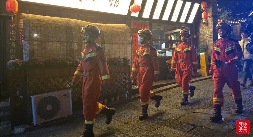 春节万家团圆时，他们为何选择坚守岗位？揭秘消防员的别样年味  第6张