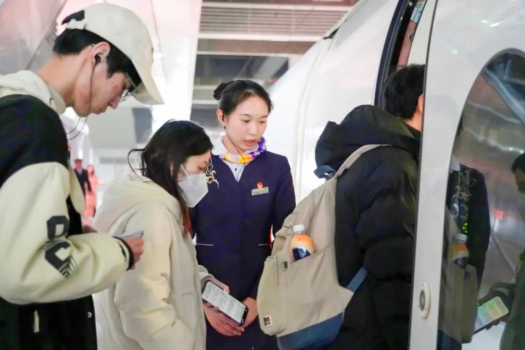 长三角春运客流创新高！单日发送旅客310.2万人次，你的出行计划准备好了吗？  第3张