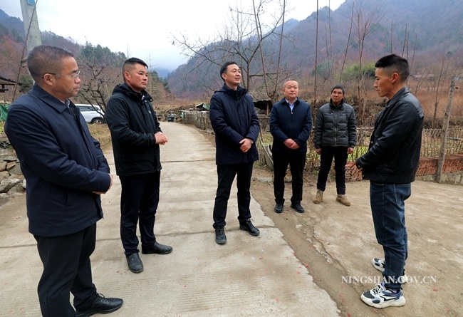 县长春节慰问值班干部!背后都有哪些考量?  第2张
